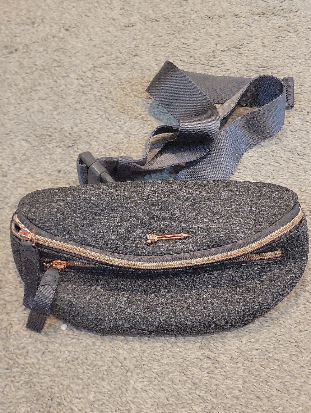 Stella & Dot Gray Fanny Pack With Decorative Lining And Card Pocket Holder